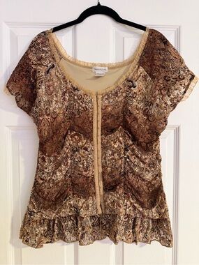 Monroe & Main Brown Paisley Ruffled Short Sleeve Blouse